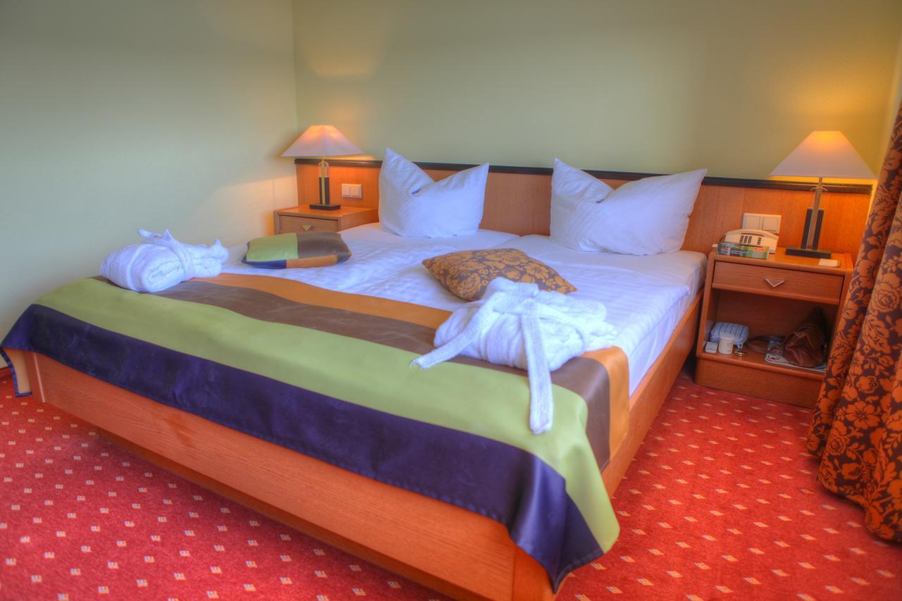 Hotel "Seelust" Garni Röbel Екстериор снимка